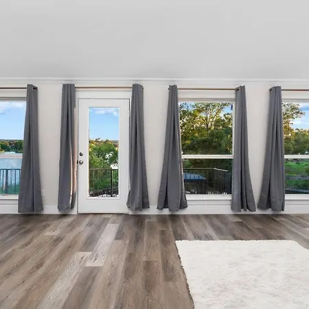 Lakefront Home Insane Views - Pool Spa Gameroom